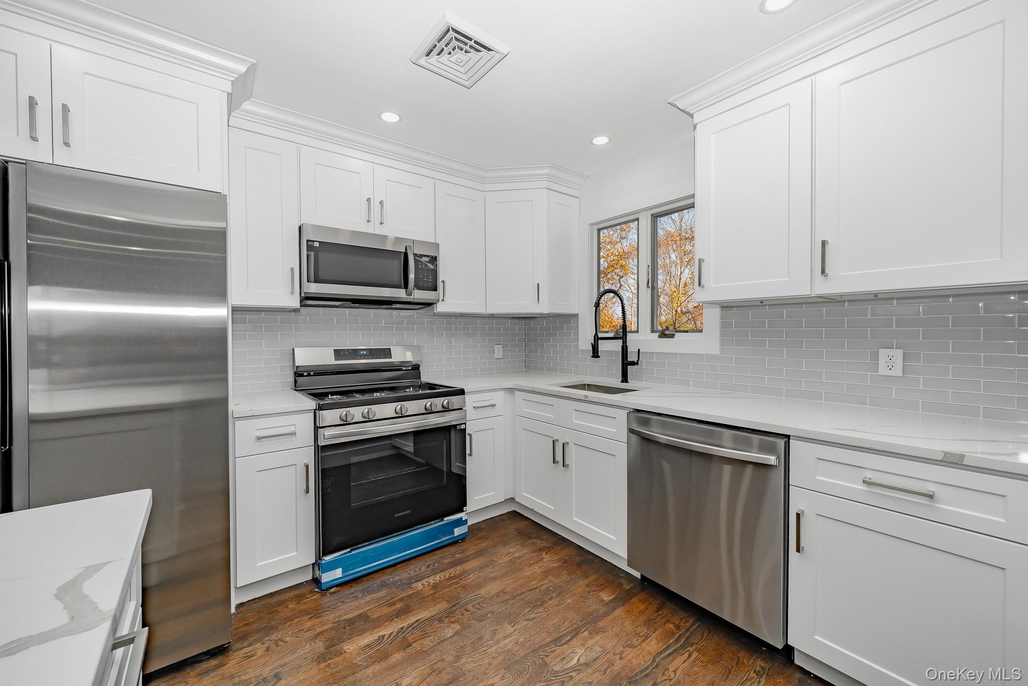 Single Family Hempstead  Nassau County, NY 11793, MLS-938322-7