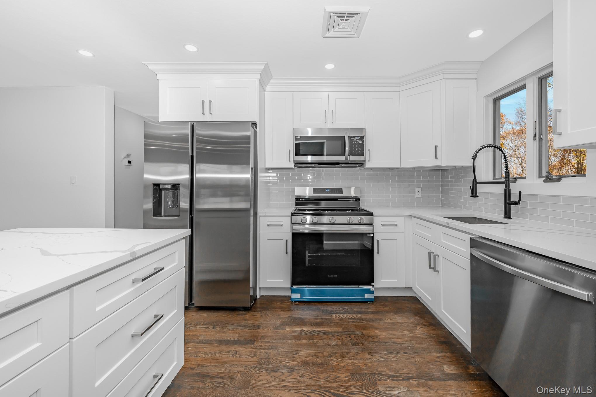 Single Family Hempstead  Nassau County, NY 11793, MLS-938322-8