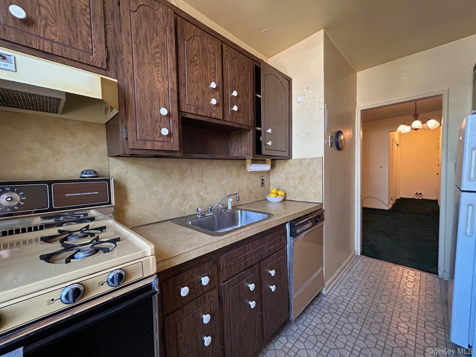 Coop King  Westchester County, NY 10573, MLS-938374-15