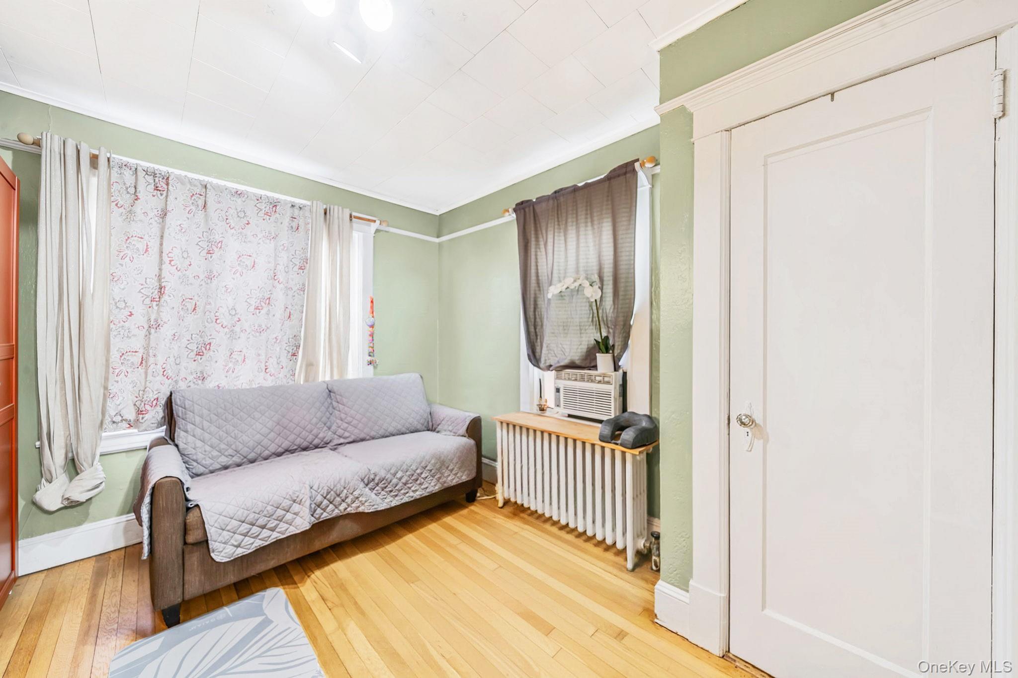 Single Family Cliffside  Staten Island, NY 10304, MLS-938376-16