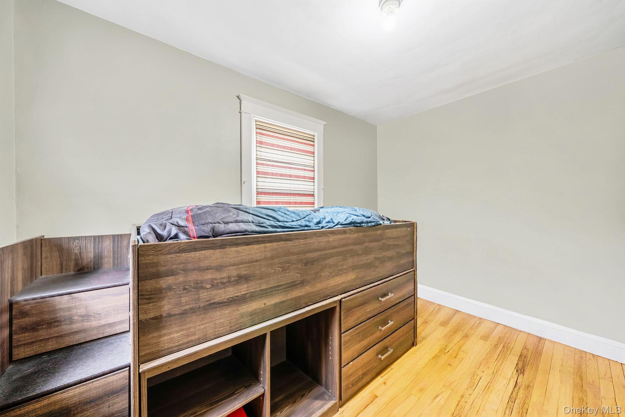 Single Family Cliffside  Staten Island, NY 10304, MLS-938376-17