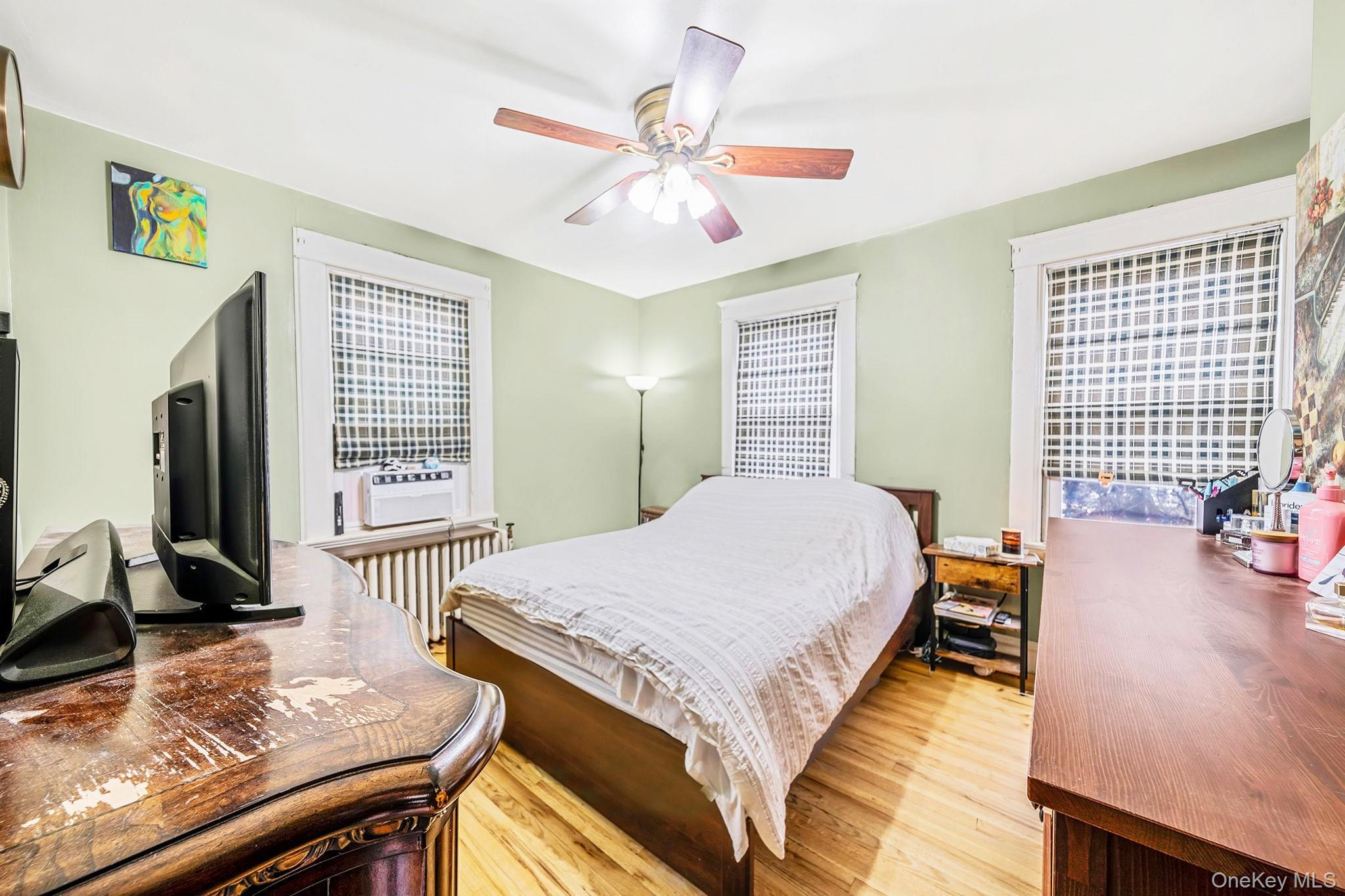 Single Family Cliffside  Staten Island, NY 10304, MLS-938376-21