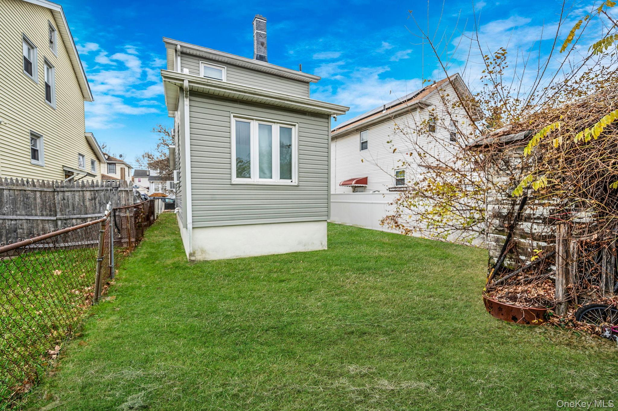 Single Family Cliffside  Staten Island, NY 10304, MLS-938376-25