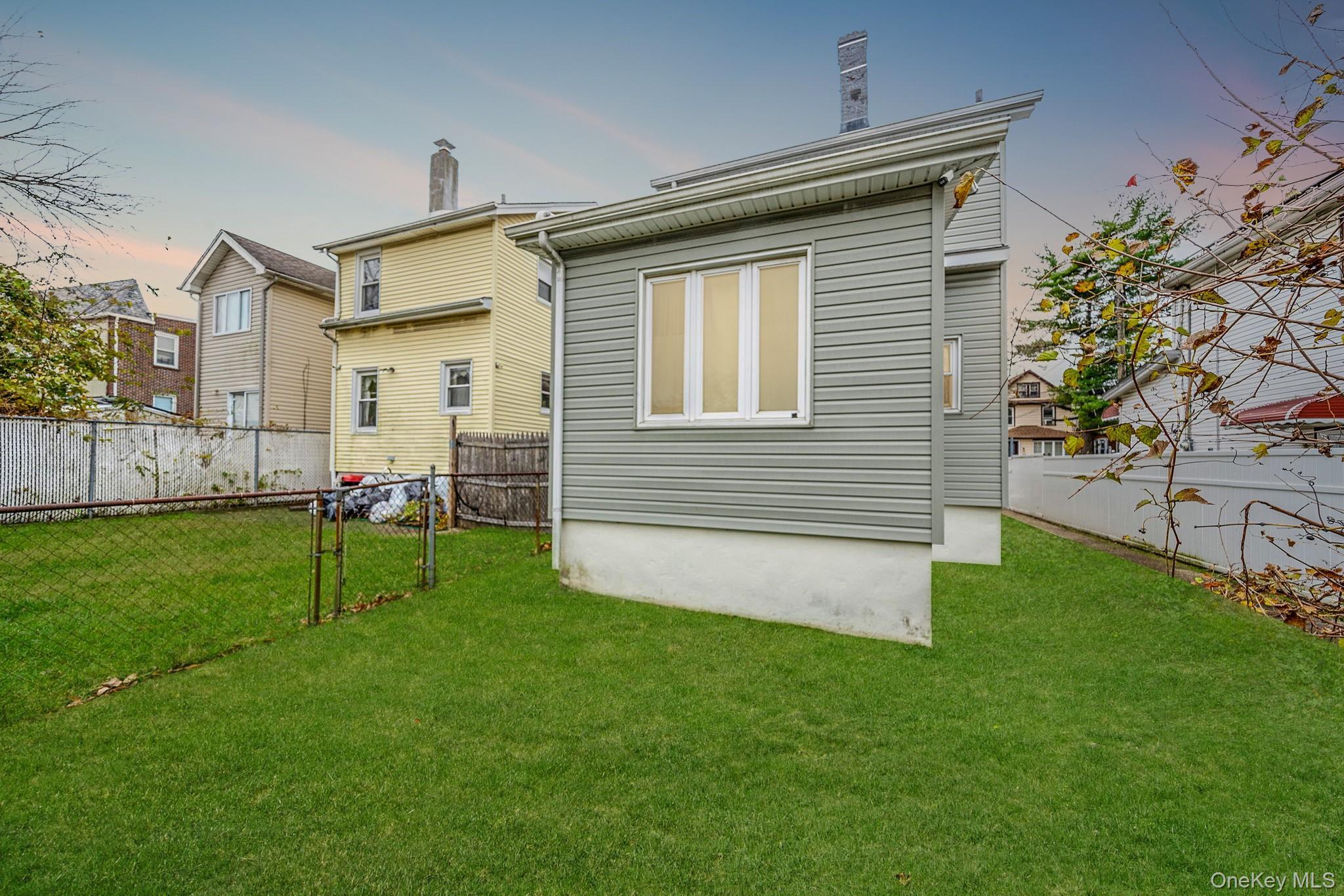 Single Family Cliffside  Staten Island, NY 10304, MLS-938376-27