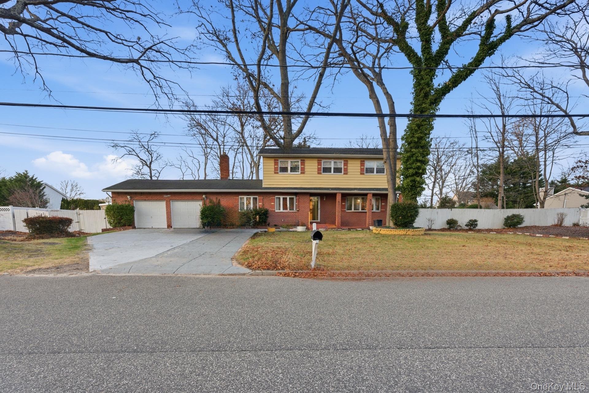 Single Family Val Suffolk County, NY 11741, MLS-938389-2