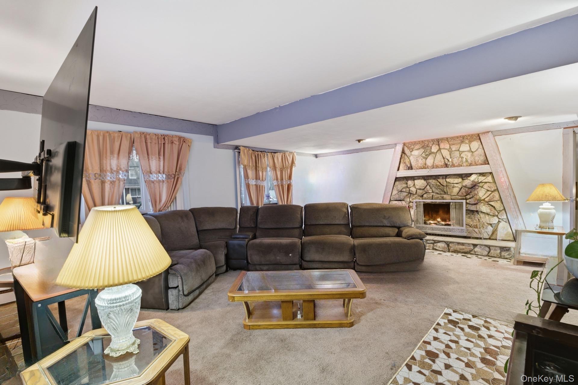 Single Family Val Suffolk County, NY 11741, MLS-938389-5