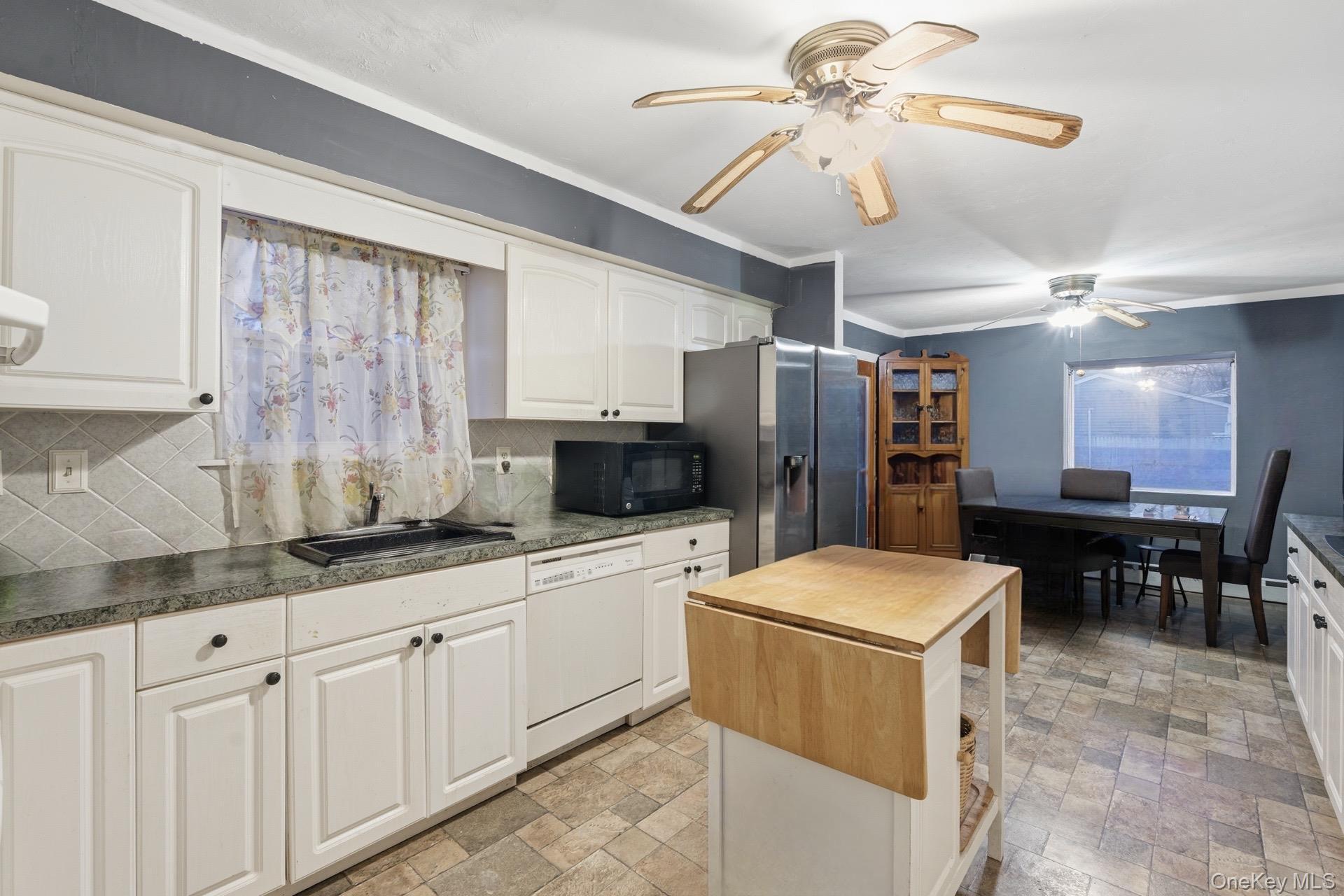 Single Family Val Suffolk County, NY 11741, MLS-938389-7