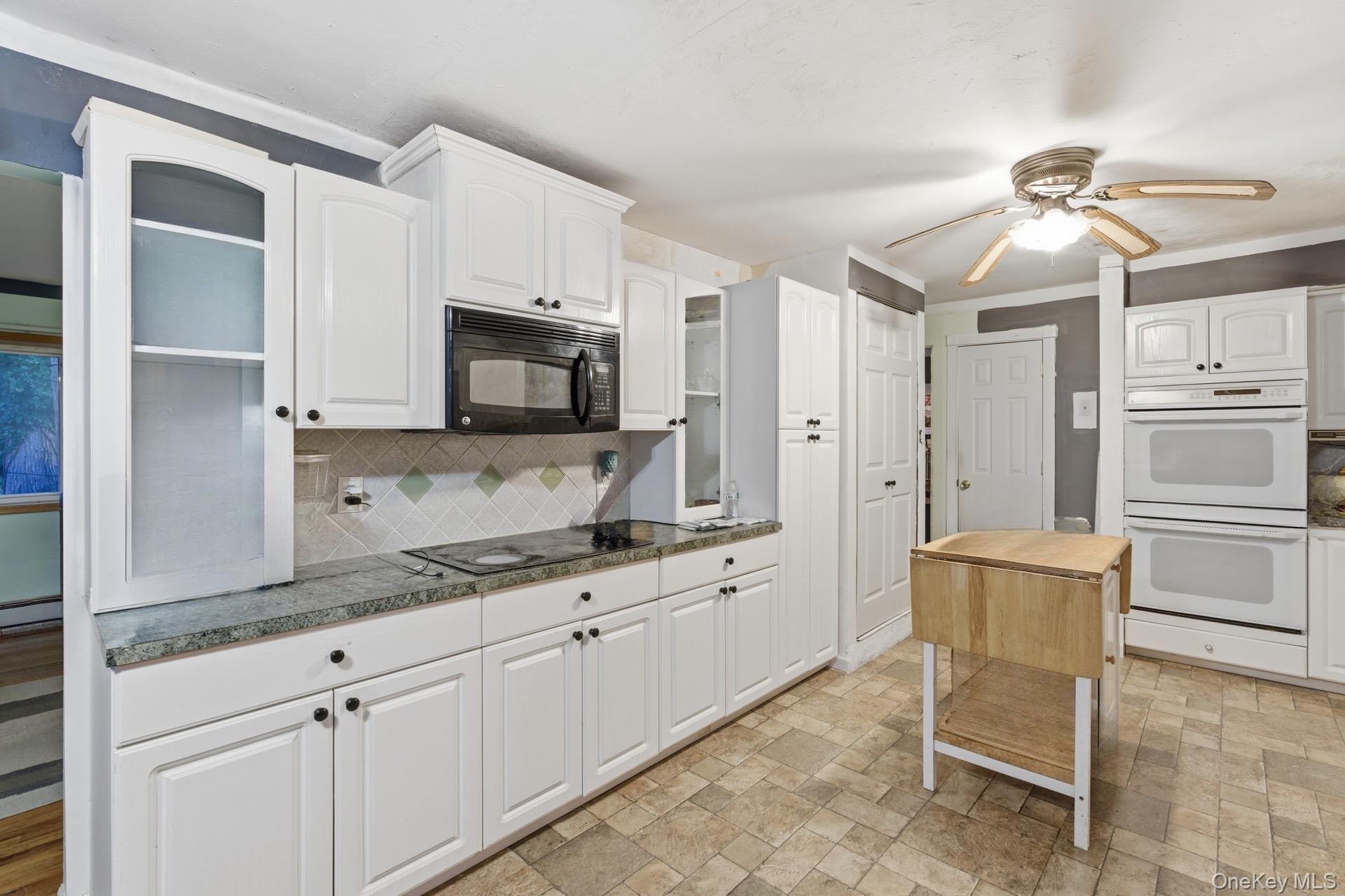 Single Family Val Suffolk County, NY 11741, MLS-938389-8