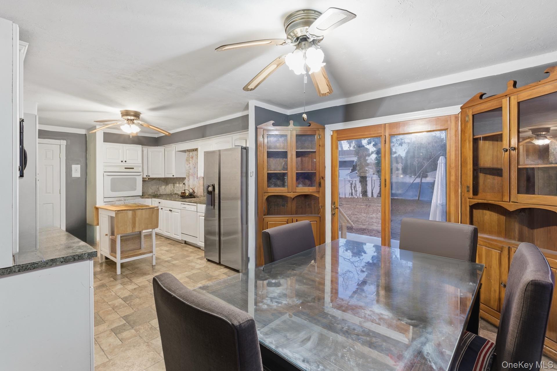 Single Family Val Suffolk County, NY 11741, MLS-938389-9