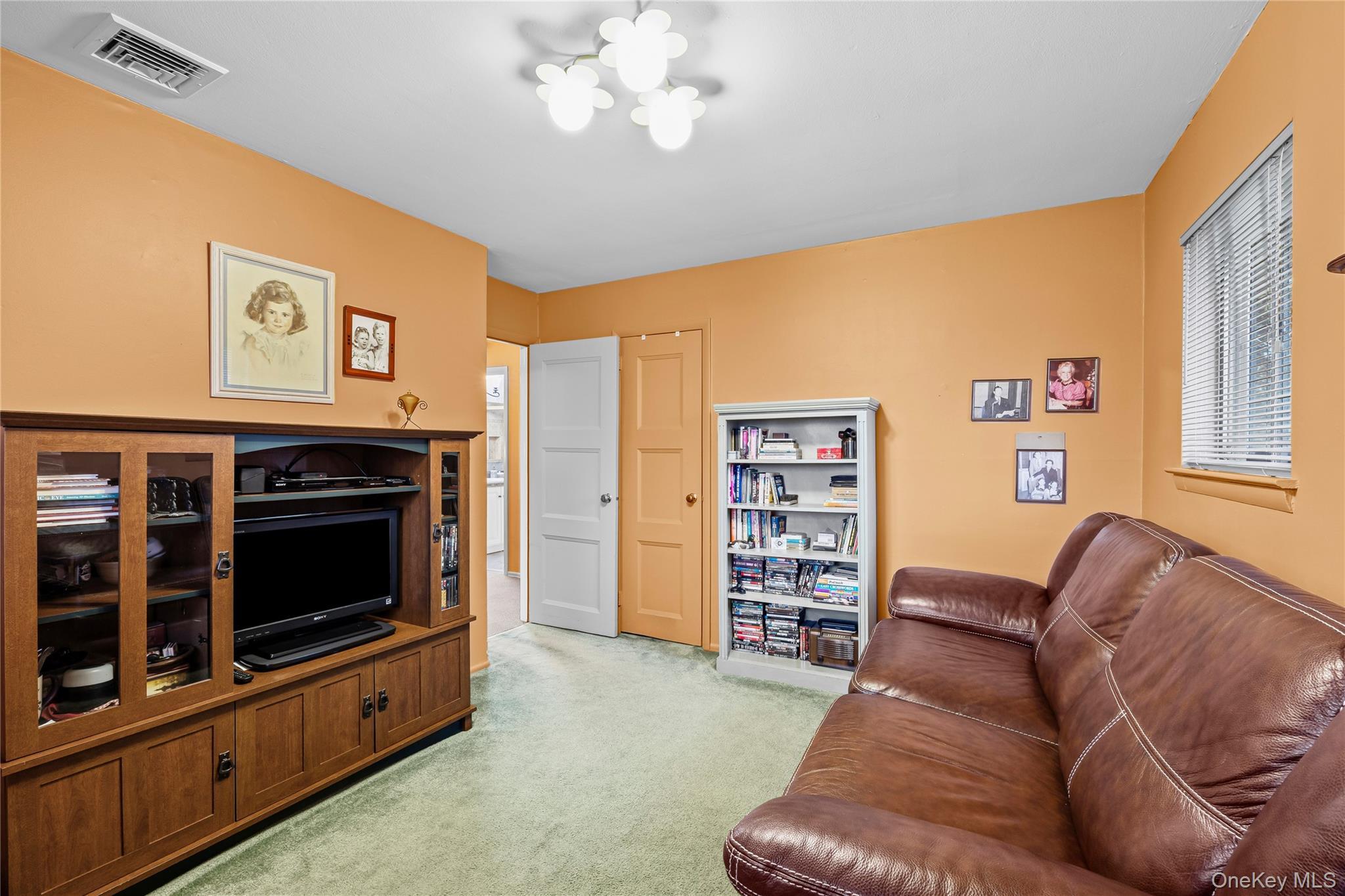 Single Family Florin Nassau County, NY 11710, MLS-938424-16