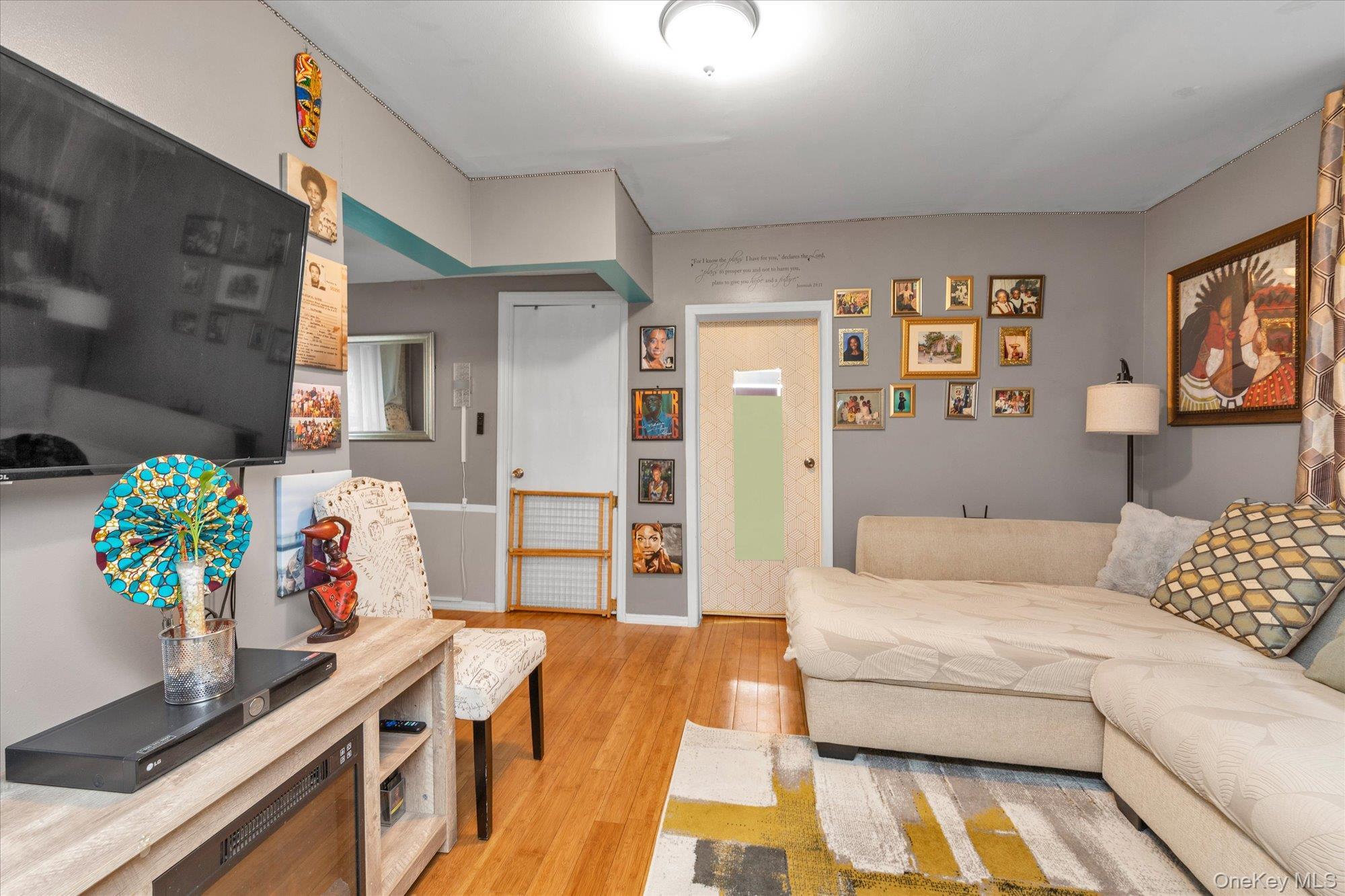 Single Family 141st  Queens, NY 11413, MLS-938542-2