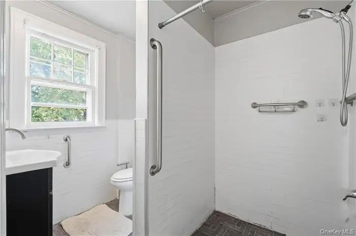 Single Family Oakland Westchester County, NY 10707, MLS-938584-16