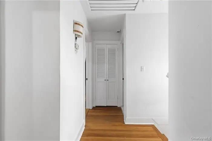 Single Family Oakland Westchester County, NY 10707, MLS-938584-17