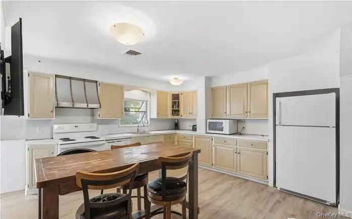 Single Family Oakland Westchester County, NY 10707, MLS-938584-2