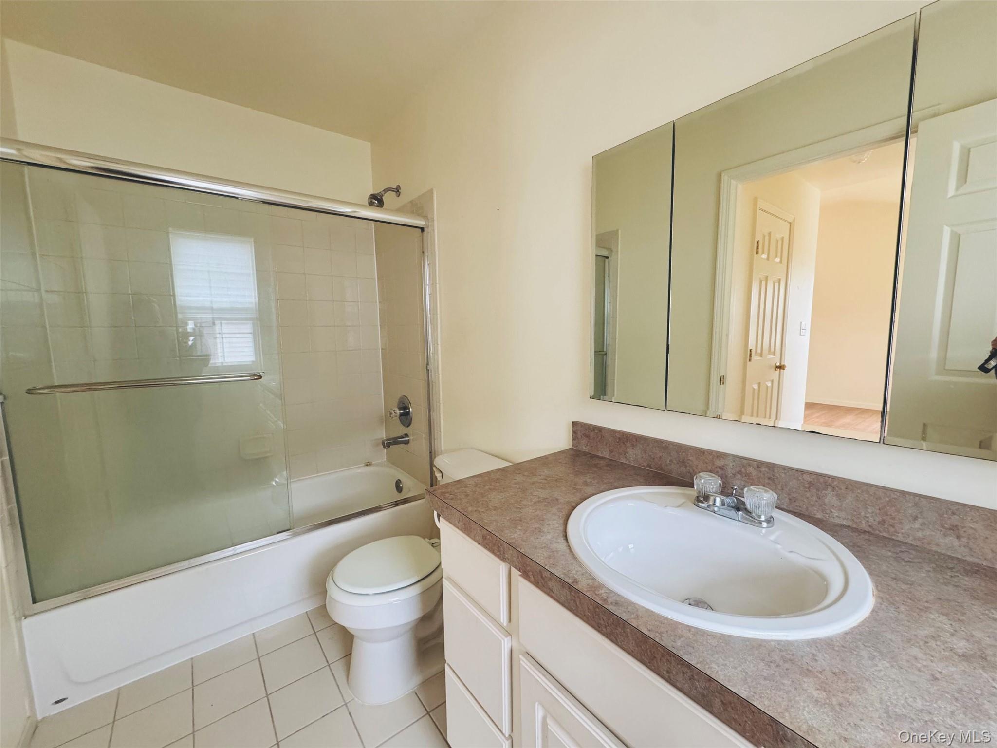 Condo Aerie Suffolk County, NY 11942, MLS-938602-11