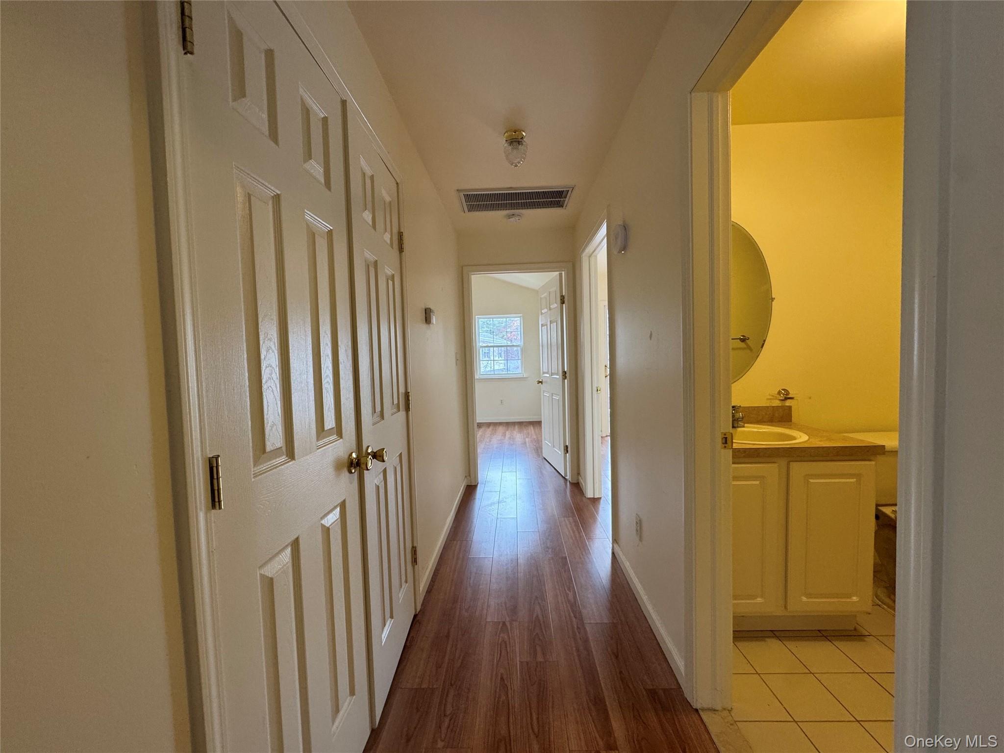 Condo Aerie Suffolk County, NY 11942, MLS-938602-15