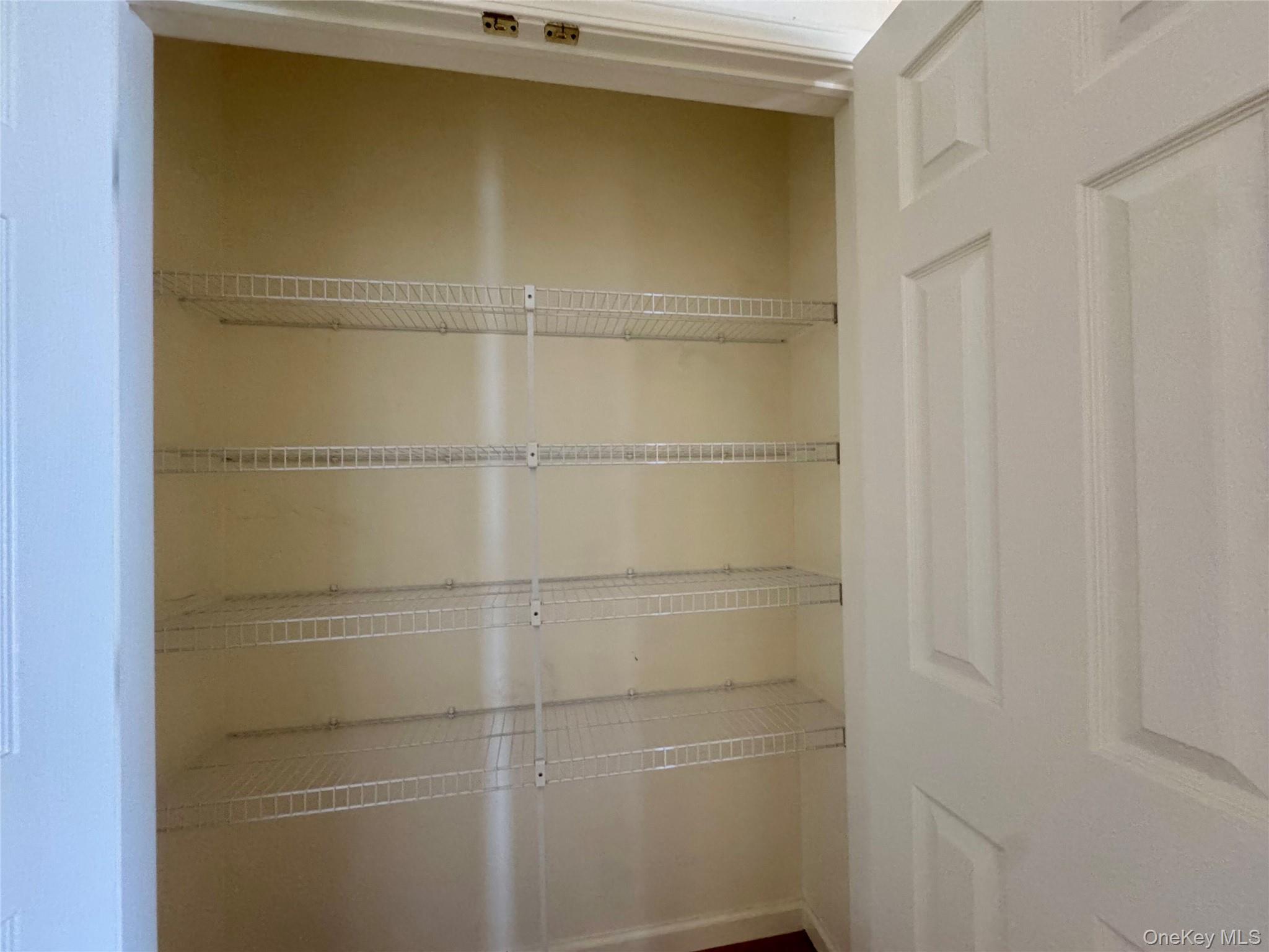 Condo Aerie Suffolk County, NY 11942, MLS-938602-17