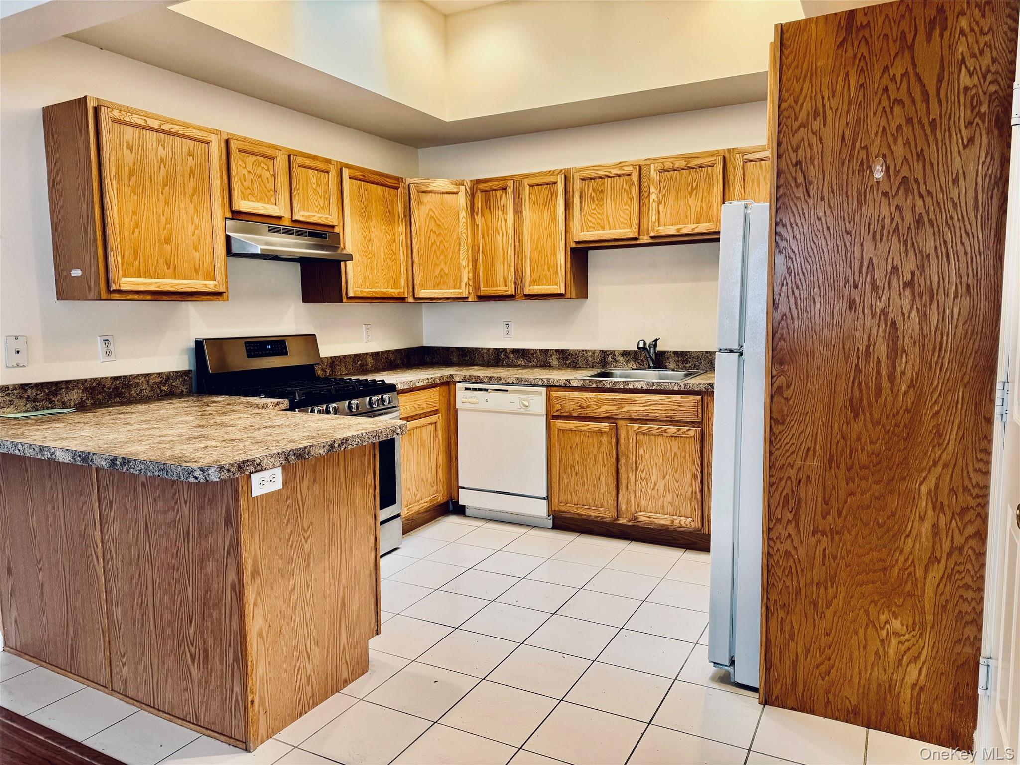 Condo Aerie Suffolk County, NY 11942, MLS-938602-2