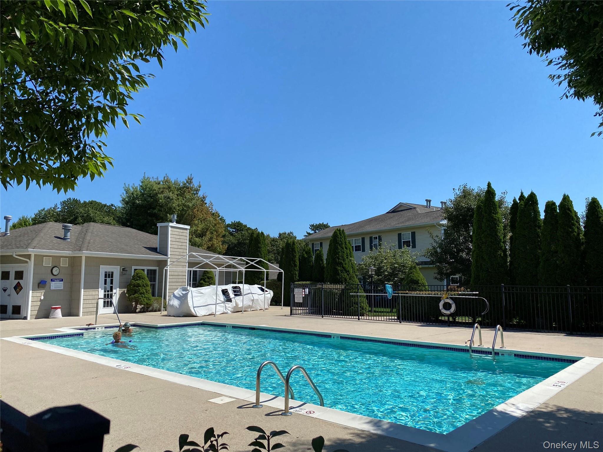 Condo Aerie Suffolk County, NY 11942, MLS-938602-23