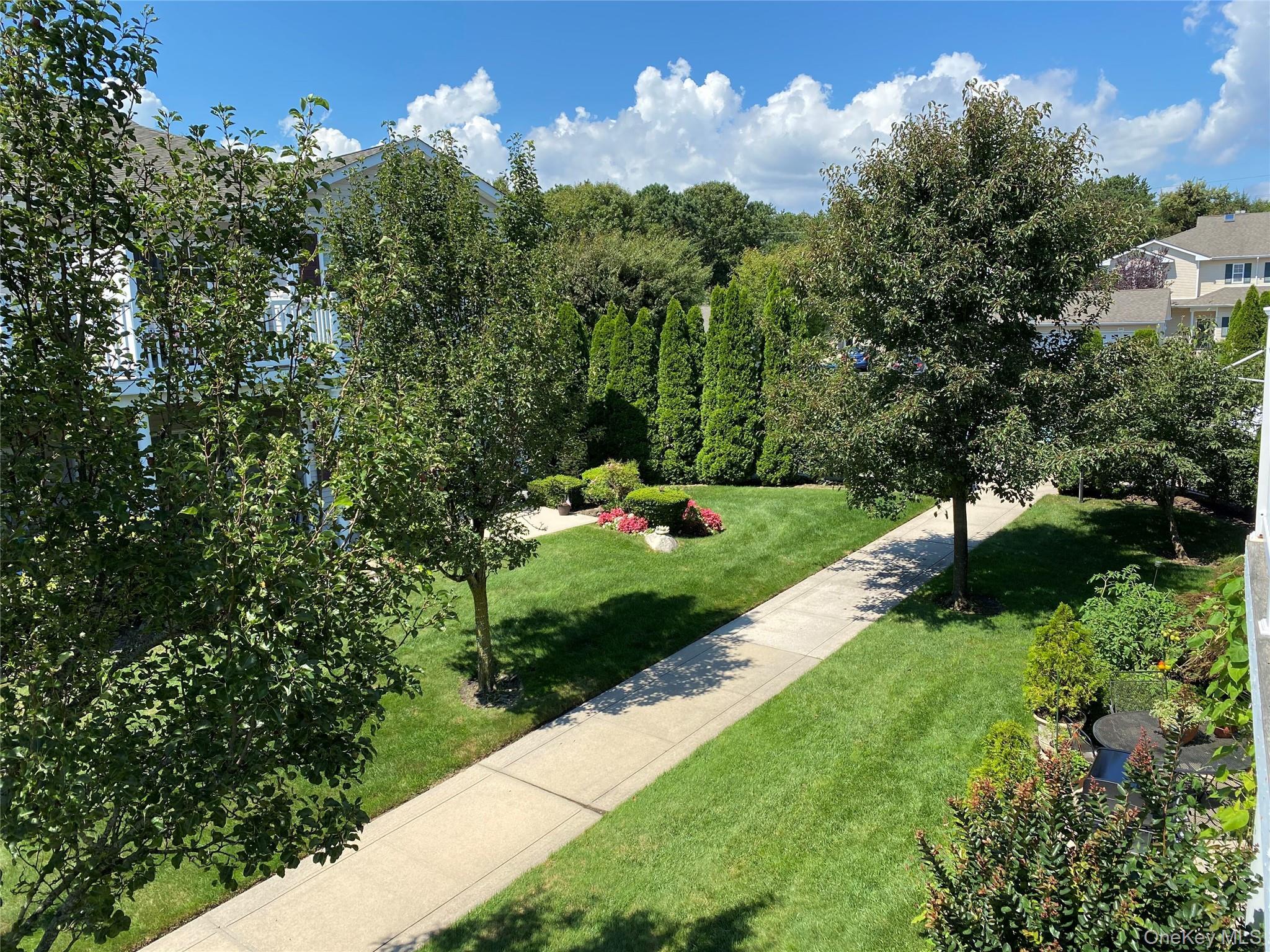 Condo Aerie Suffolk County, NY 11942, MLS-938602-25