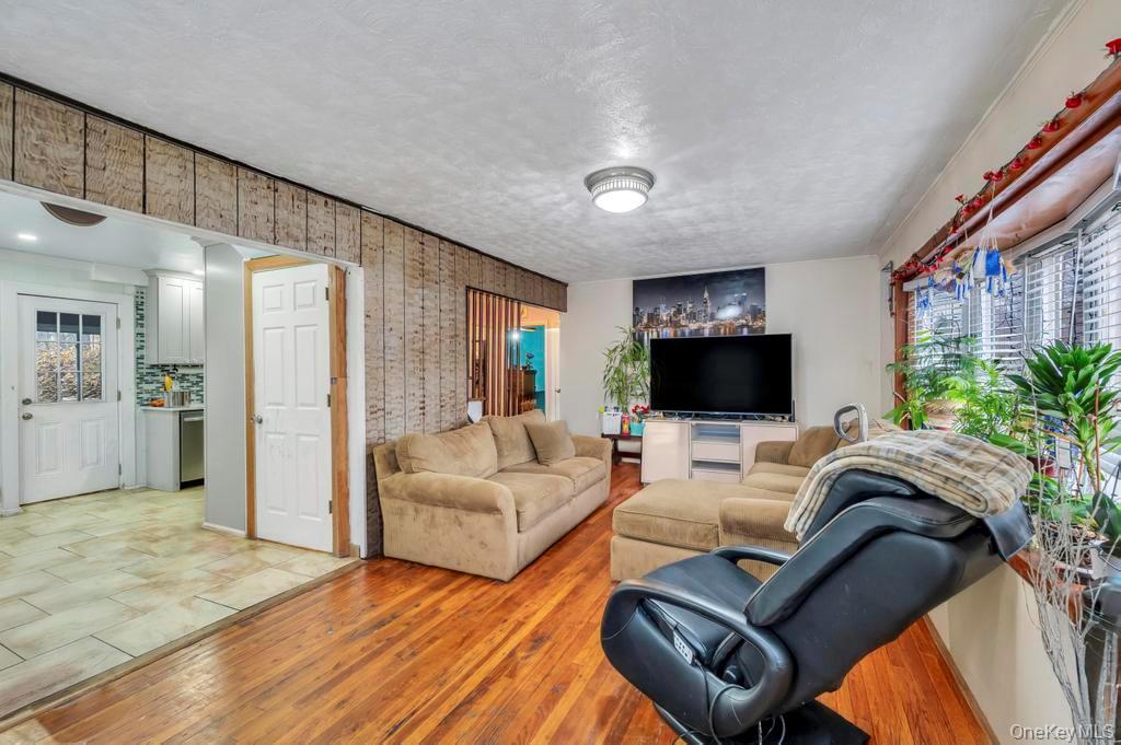 Single Family Winthrop Nassau County, NY 11553, MLS-938716-13