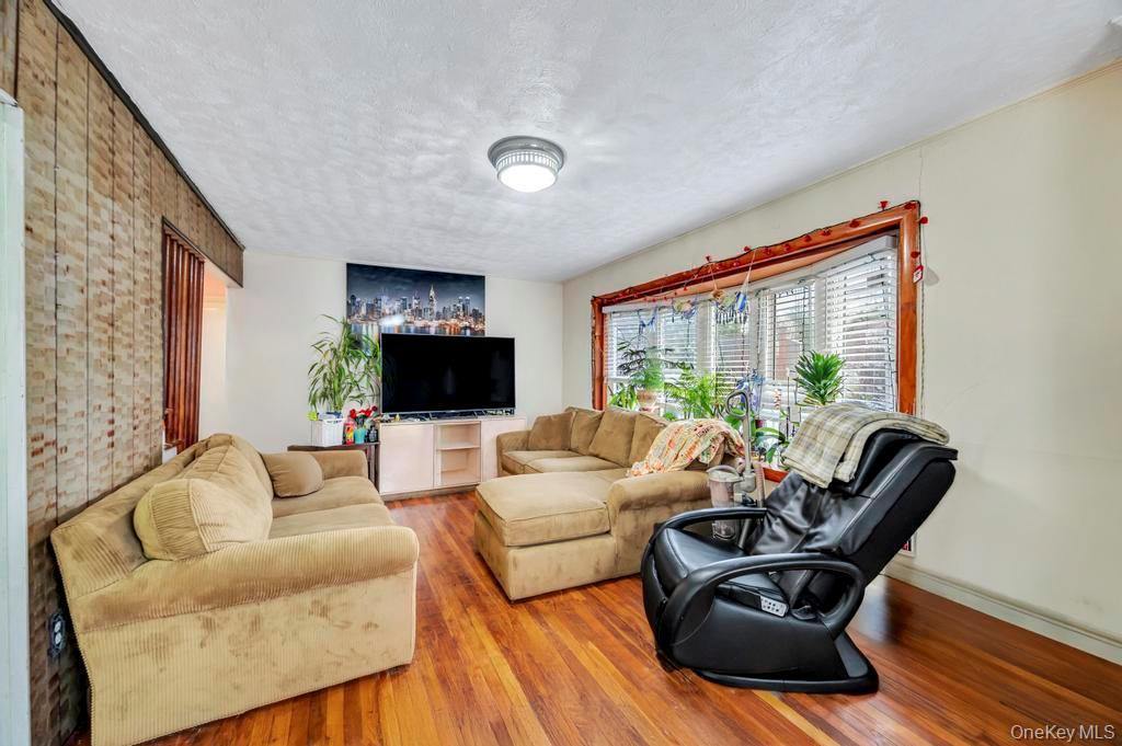 Single Family Winthrop Nassau County, NY 11553, MLS-938716-14