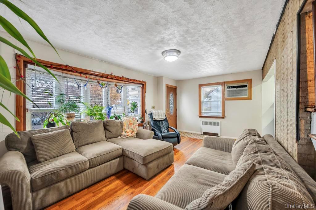 Single Family Winthrop Nassau County, NY 11553, MLS-938716-16