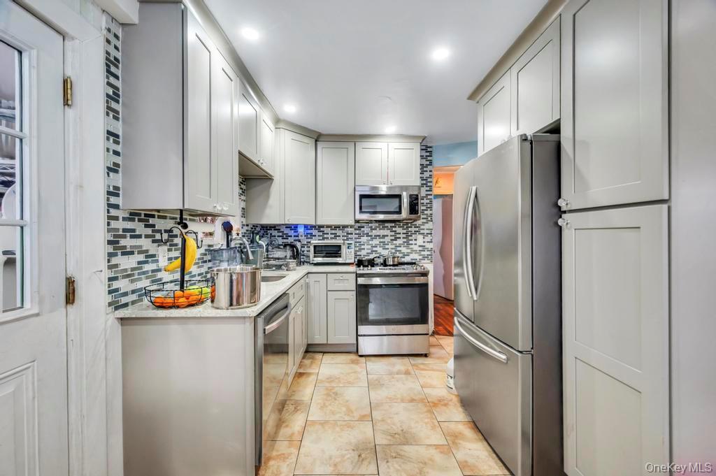 Single Family Winthrop Nassau County, NY 11553, MLS-938716-19