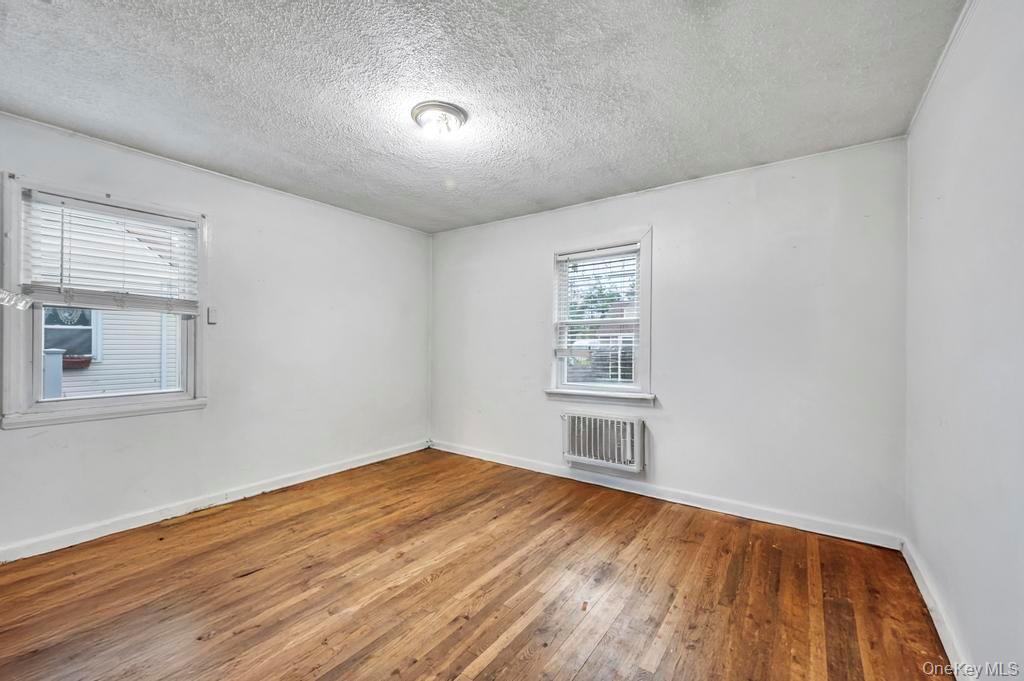 Single Family Winthrop Nassau County, NY 11553, MLS-938716-25