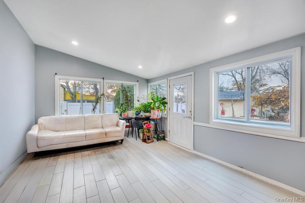 Single Family Winthrop Nassau County, NY 11553, MLS-938716-33