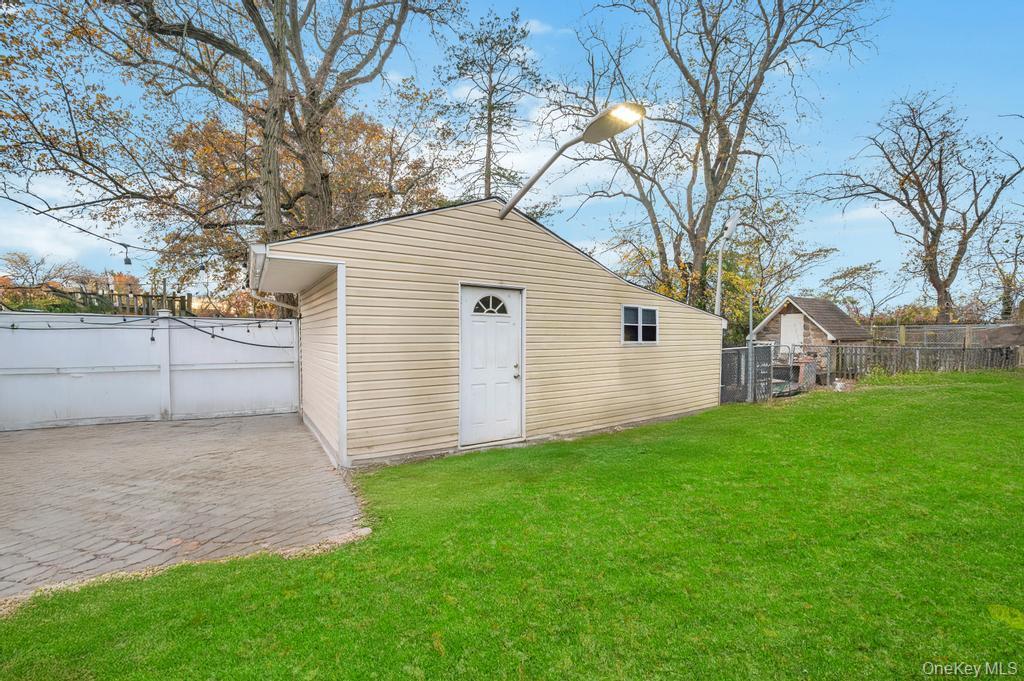 Single Family Winthrop Nassau County, NY 11553, MLS-938716-5