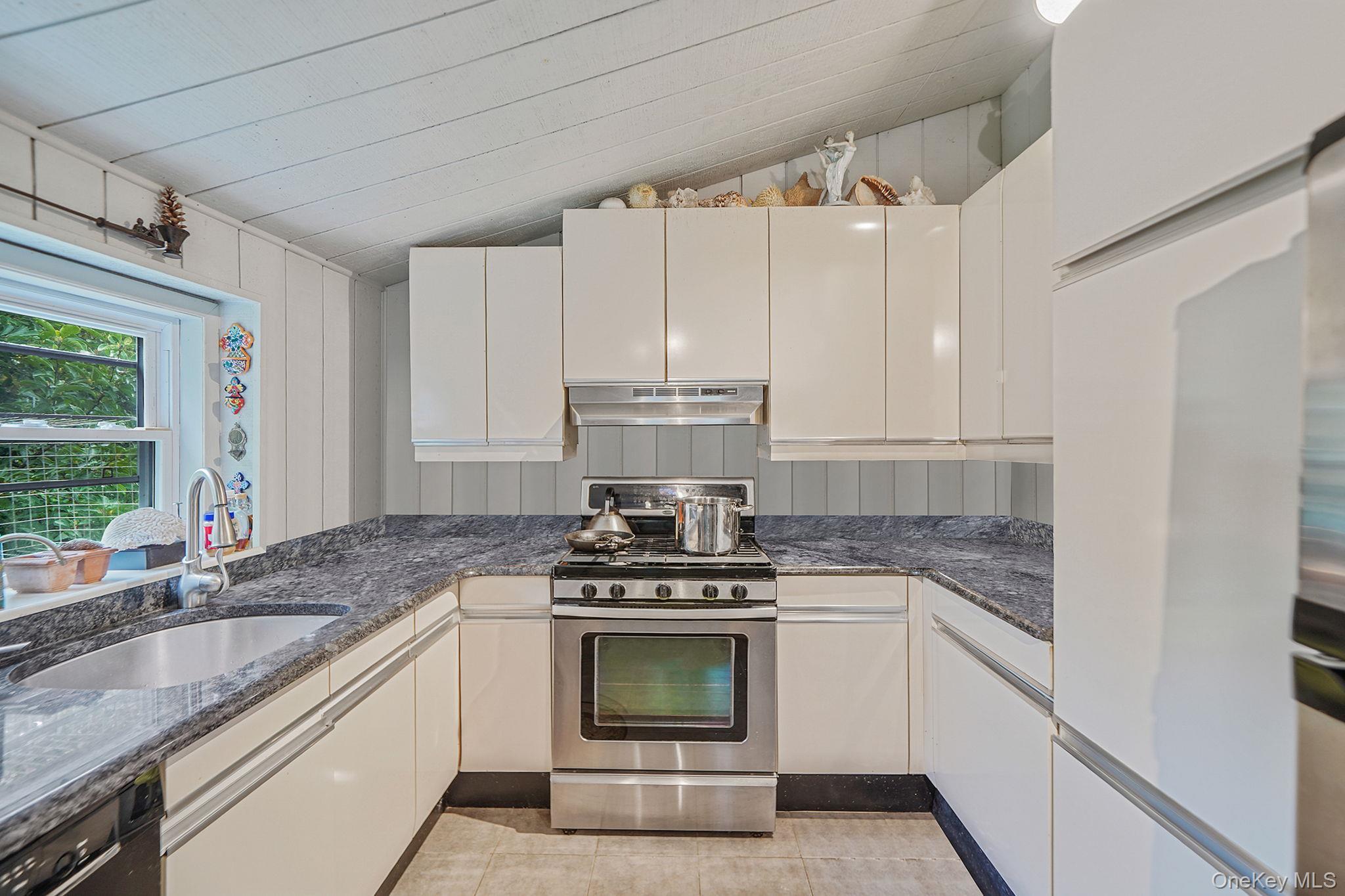 Single Family Park Suffolk County, NY 11743, MLS-938729-11