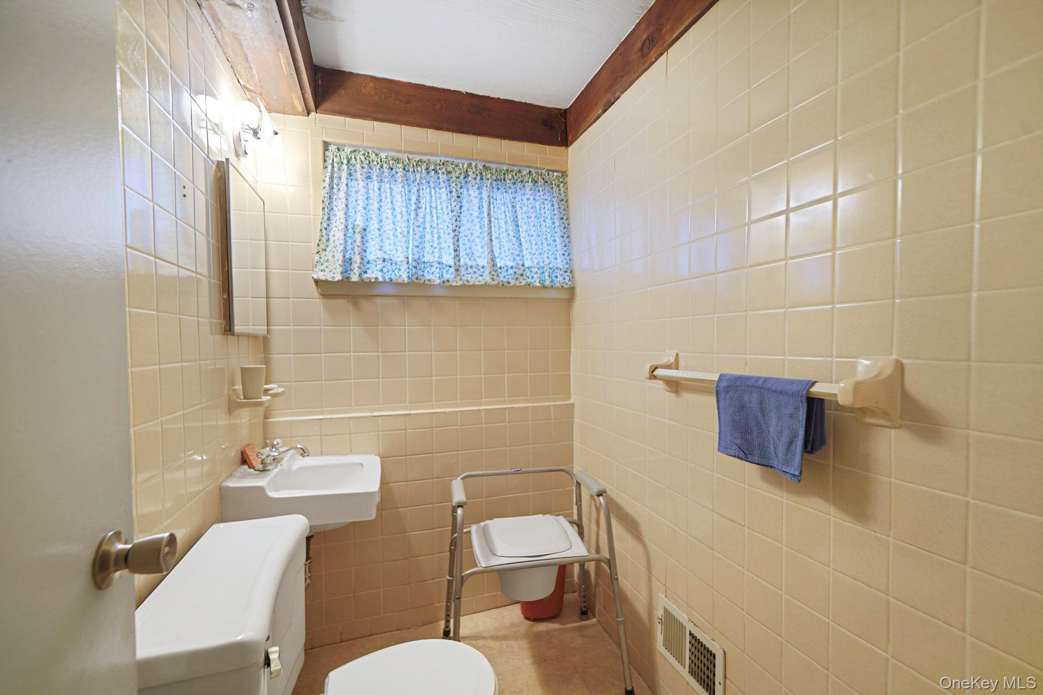 Single Family Cabin  Suffolk County, NY 11733, MLS-938730-13