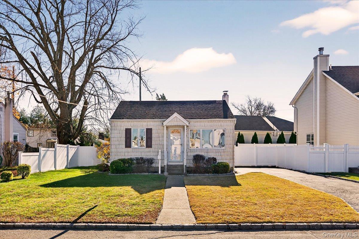 Single Family Glenda  Suffolk County, NY 11704, MLS-938746-2