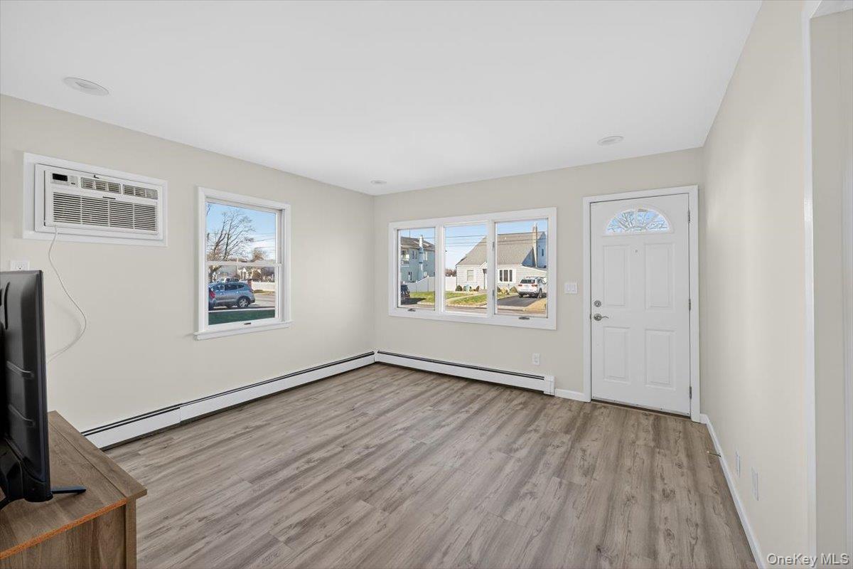 Single Family Glenda  Suffolk County, NY 11704, MLS-938746-4