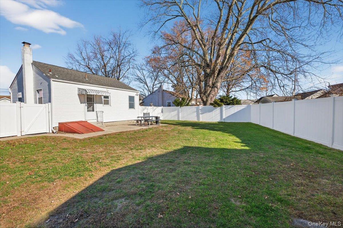 Single Family Glenda  Suffolk County, NY 11704, MLS-938746-9