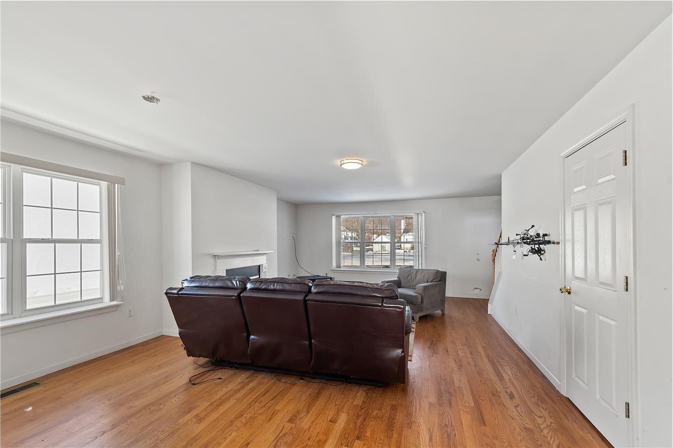 Single Family Kings Dutchess County, NY 12564, MLS-938784-11