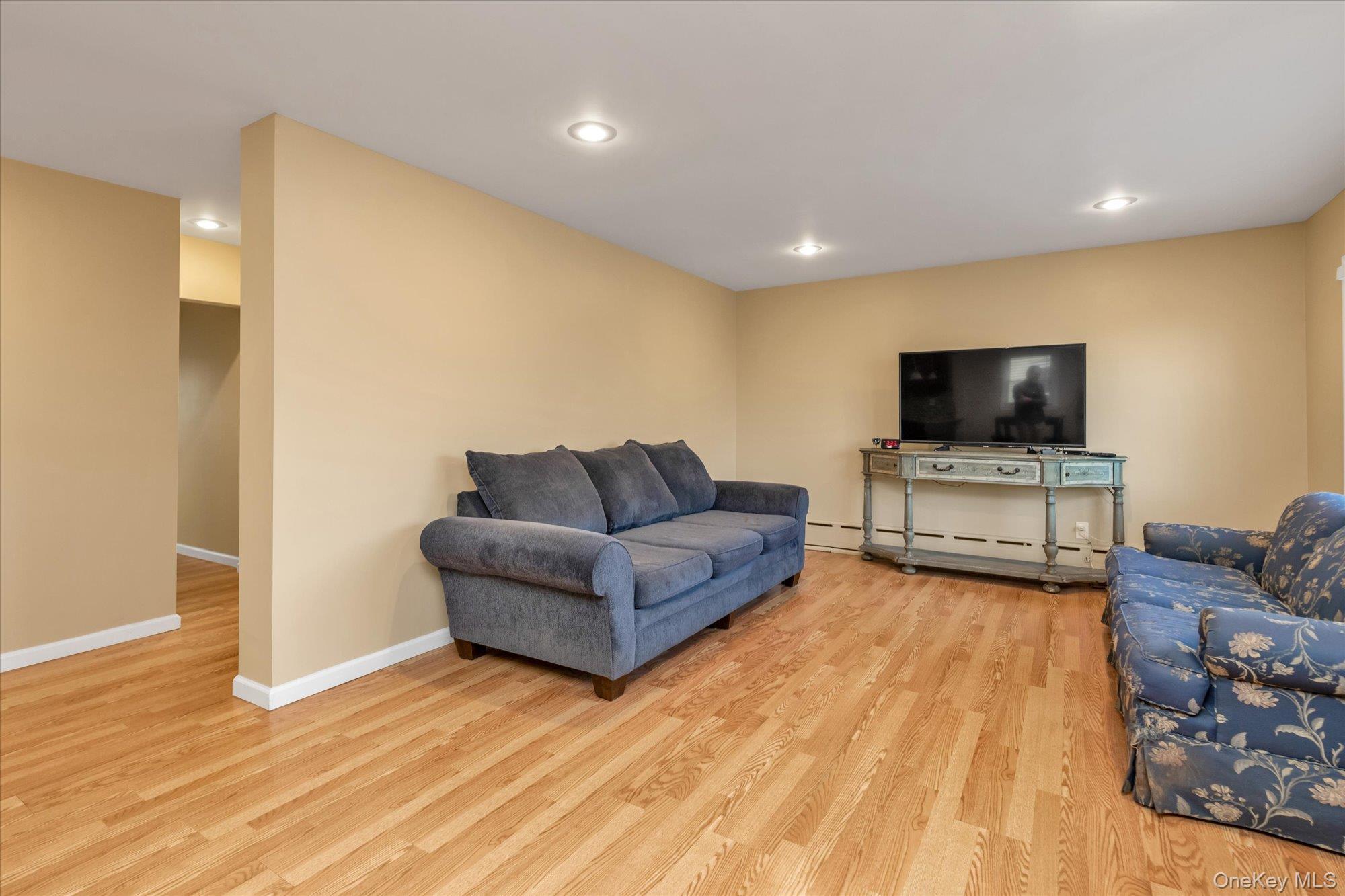 Single Family Piave  Suffolk County, NY 11757, MLS-938803-3