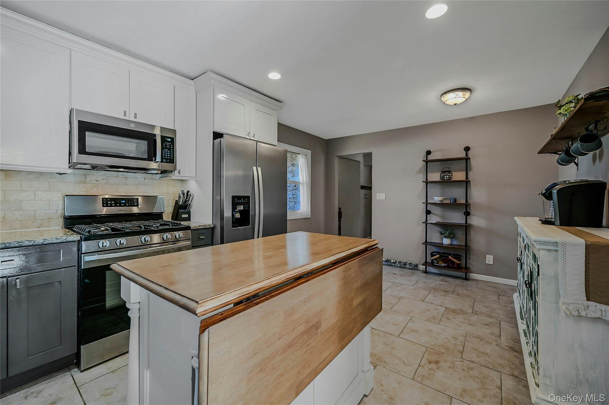 Single Family Park Suffolk County, NY 11778, MLS-938817-16