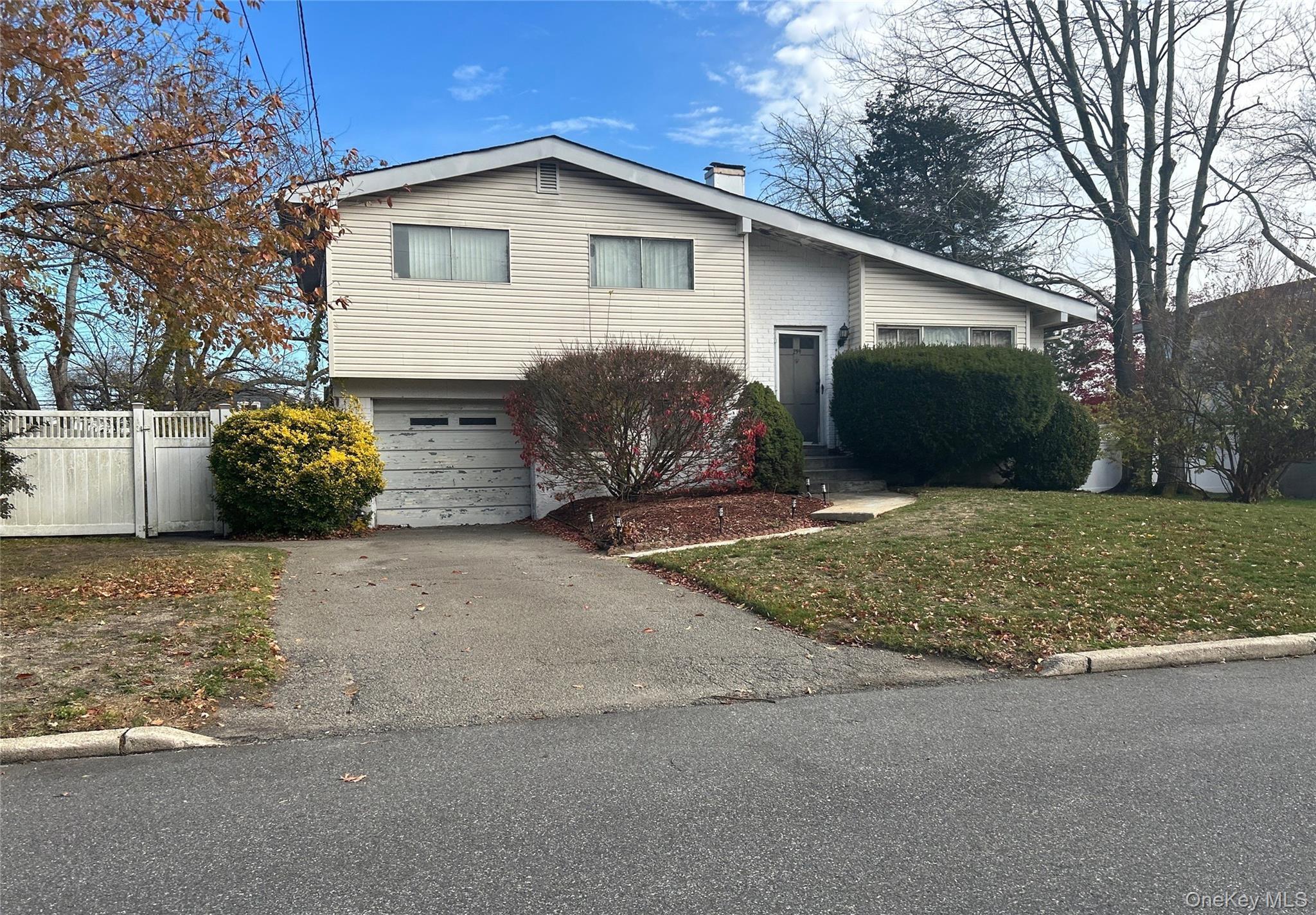 Single Family 24th Suffolk County, NY 11729, MLS-938830-2