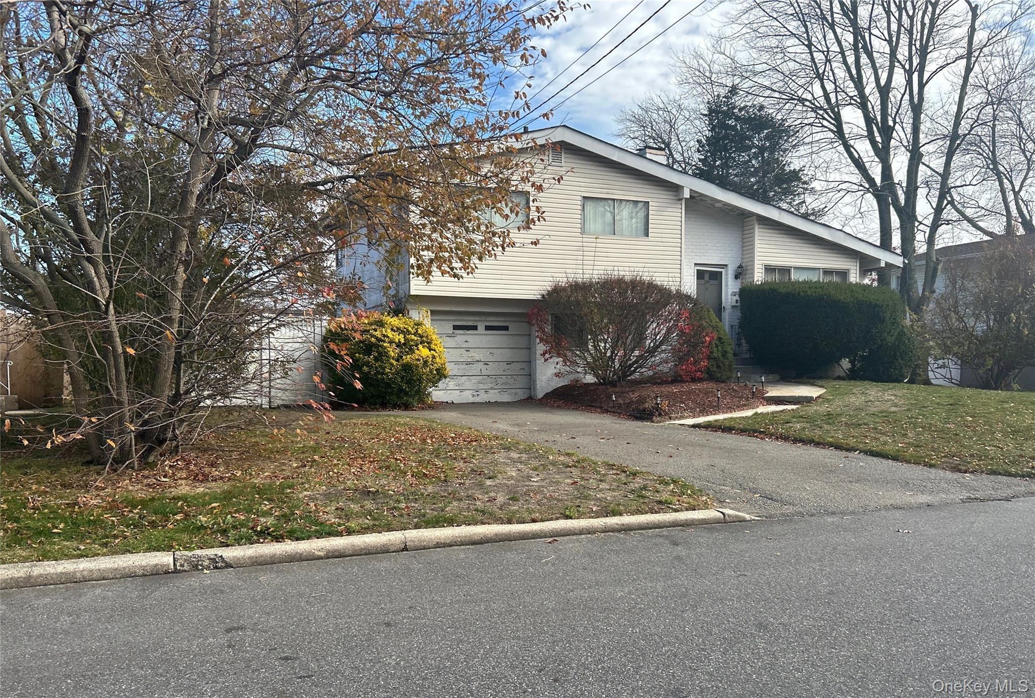Single Family 24th Suffolk County, NY 11729, MLS-938830-3