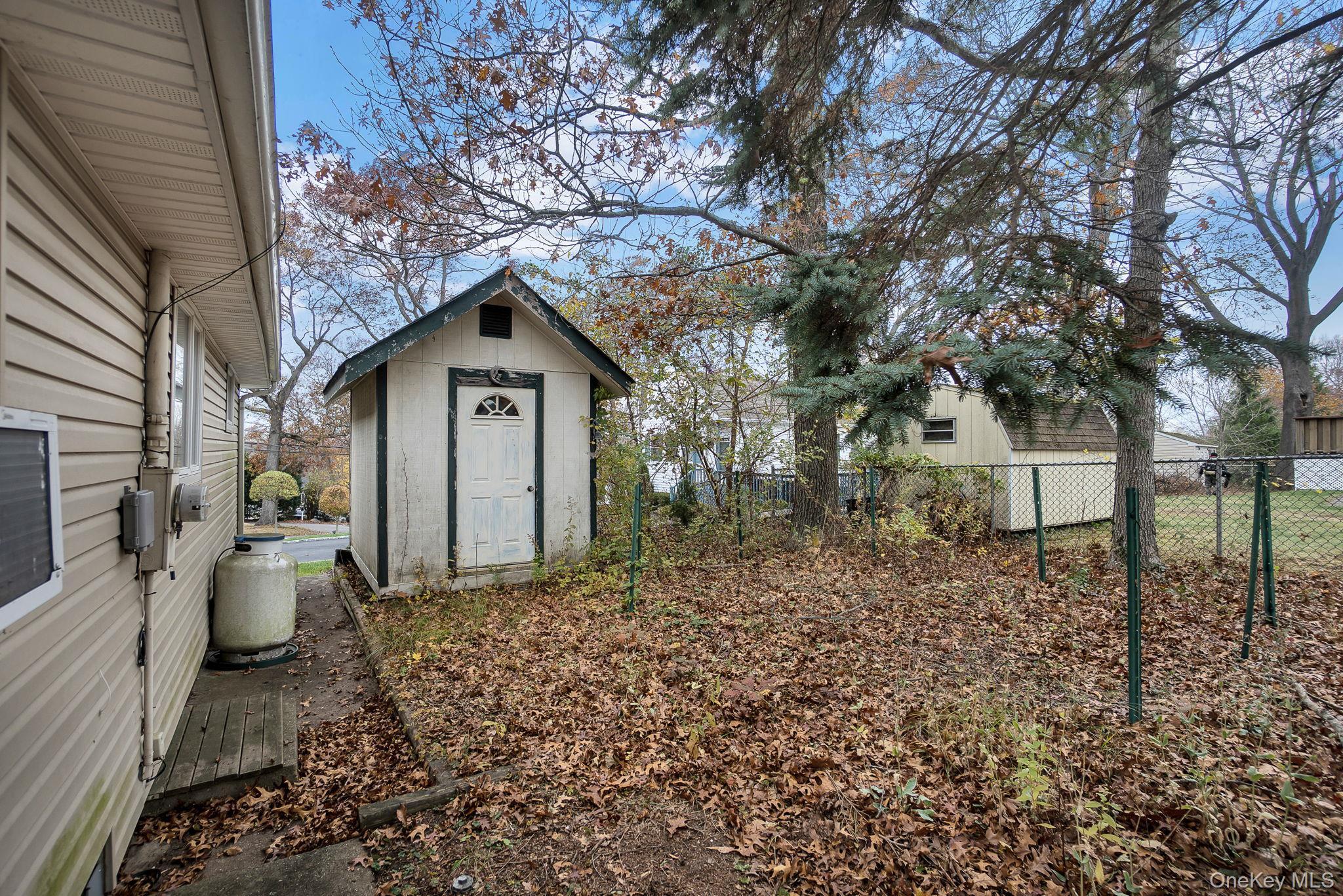 Single Family Evergreen Suffolk County, NY 11778, MLS-938859-17