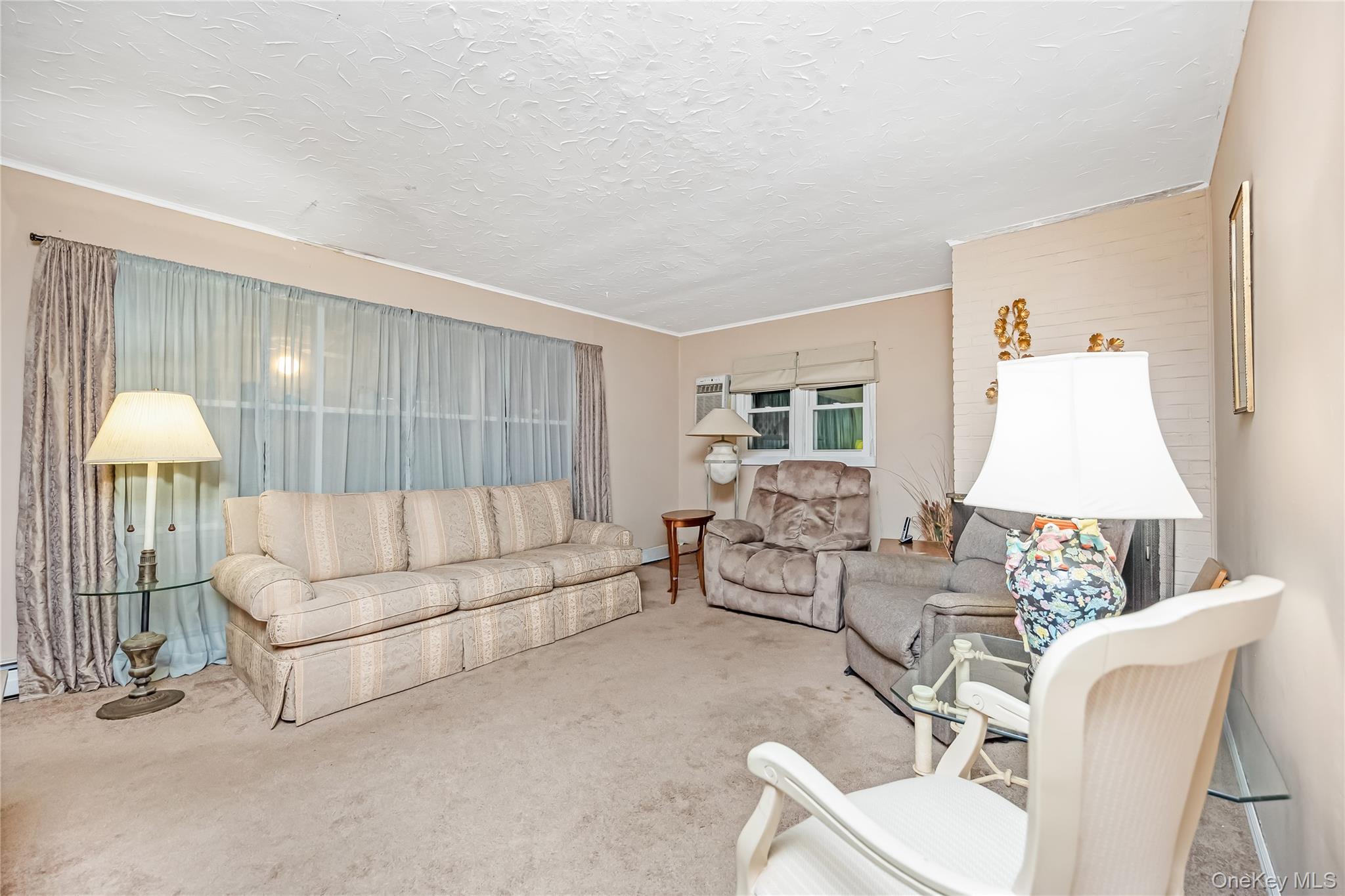 Single Family Florida Suffolk County, NY 11726, MLS-938878-8