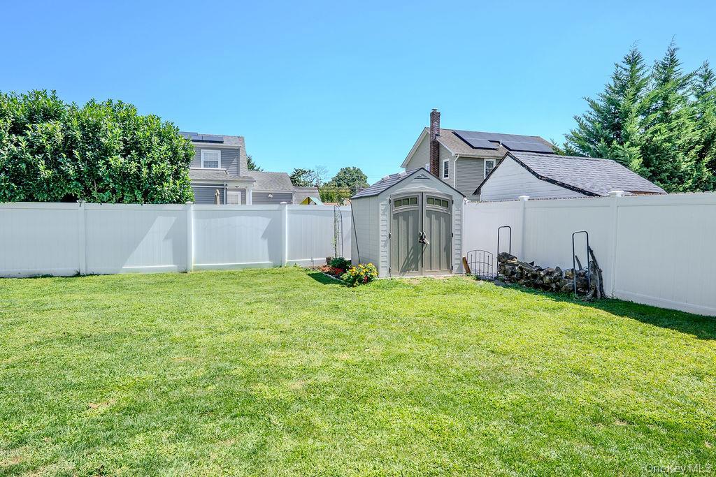 Single Family Midwood  Nassau County, NY 11735, MLS-938921-25