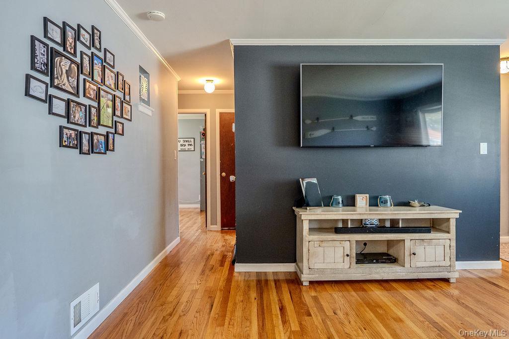 Single Family Midwood  Nassau County, NY 11735, MLS-938921-4