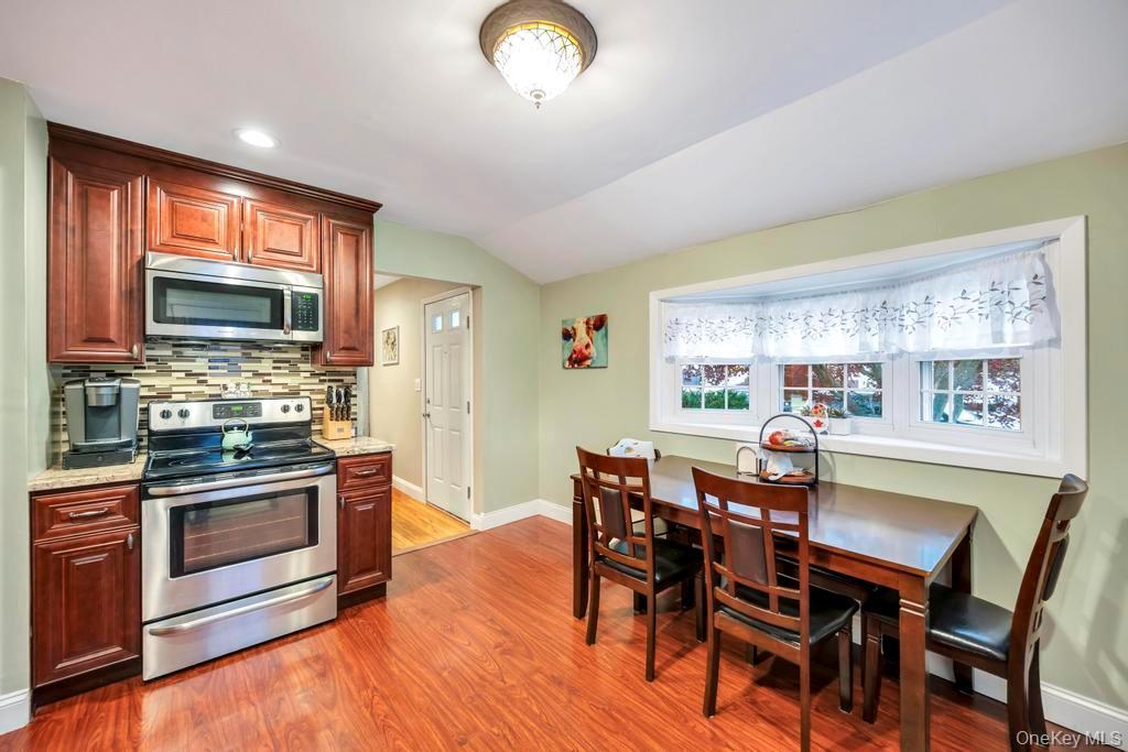 Single Family Oak Nassau County, NY 11735, MLS-938924-11