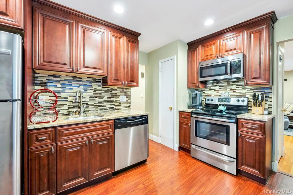 Single Family Oak Nassau County, NY 11735, MLS-938924-12