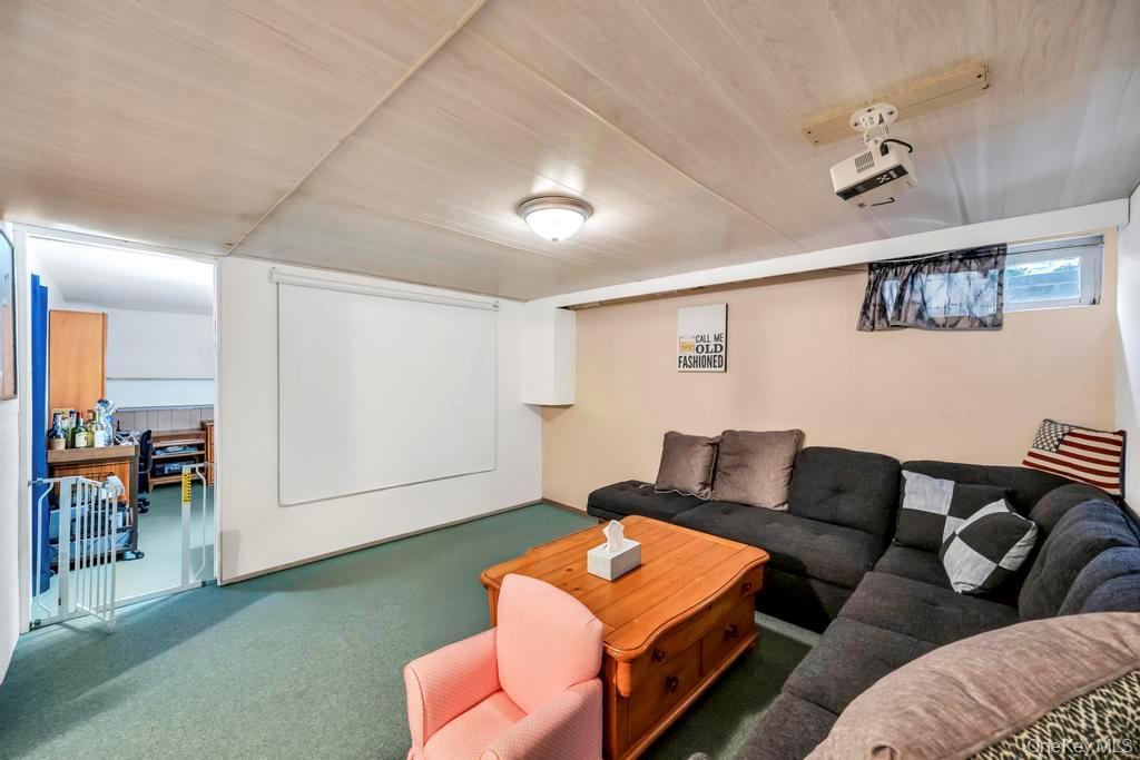 Single Family Oak Nassau County, NY 11735, MLS-938924-15