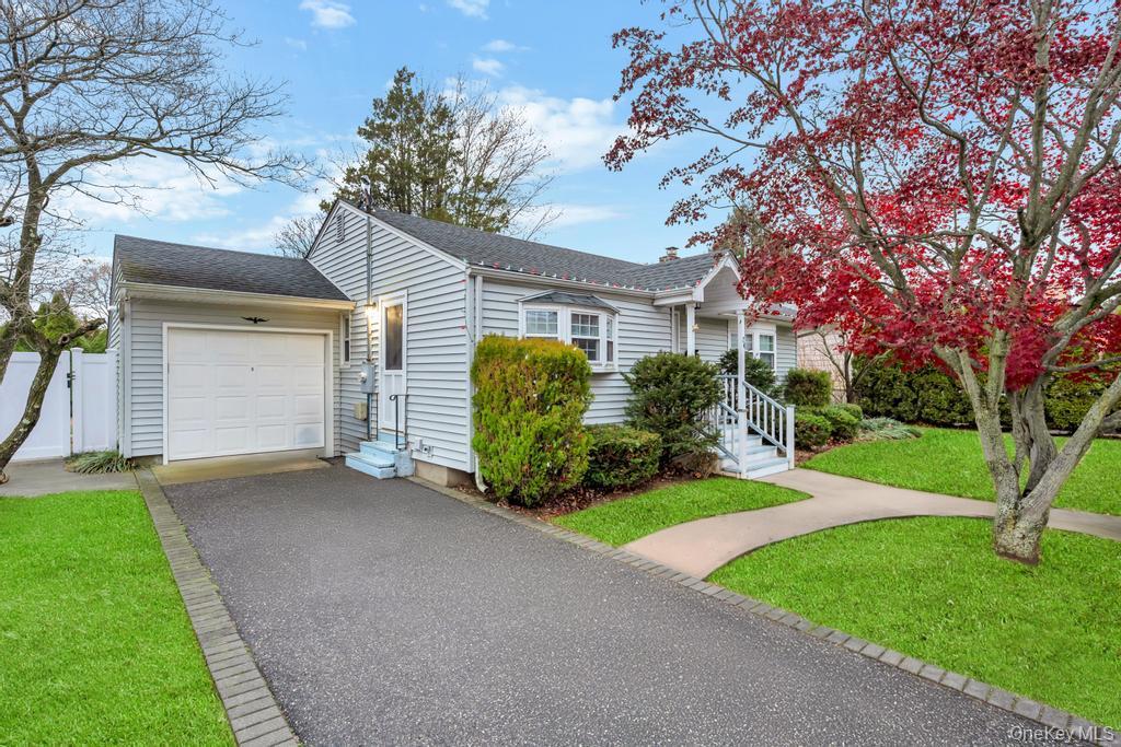 Single Family Oak Nassau County, NY 11735, MLS-938924-2