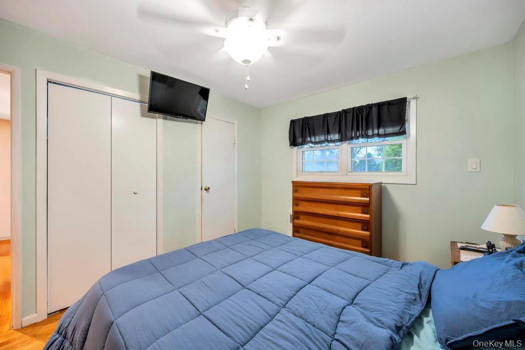 Single Family Oak Nassau County, NY 11735, MLS-938924-21